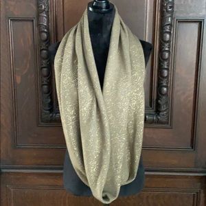 Gorgeous Tahari Scarf NWOT